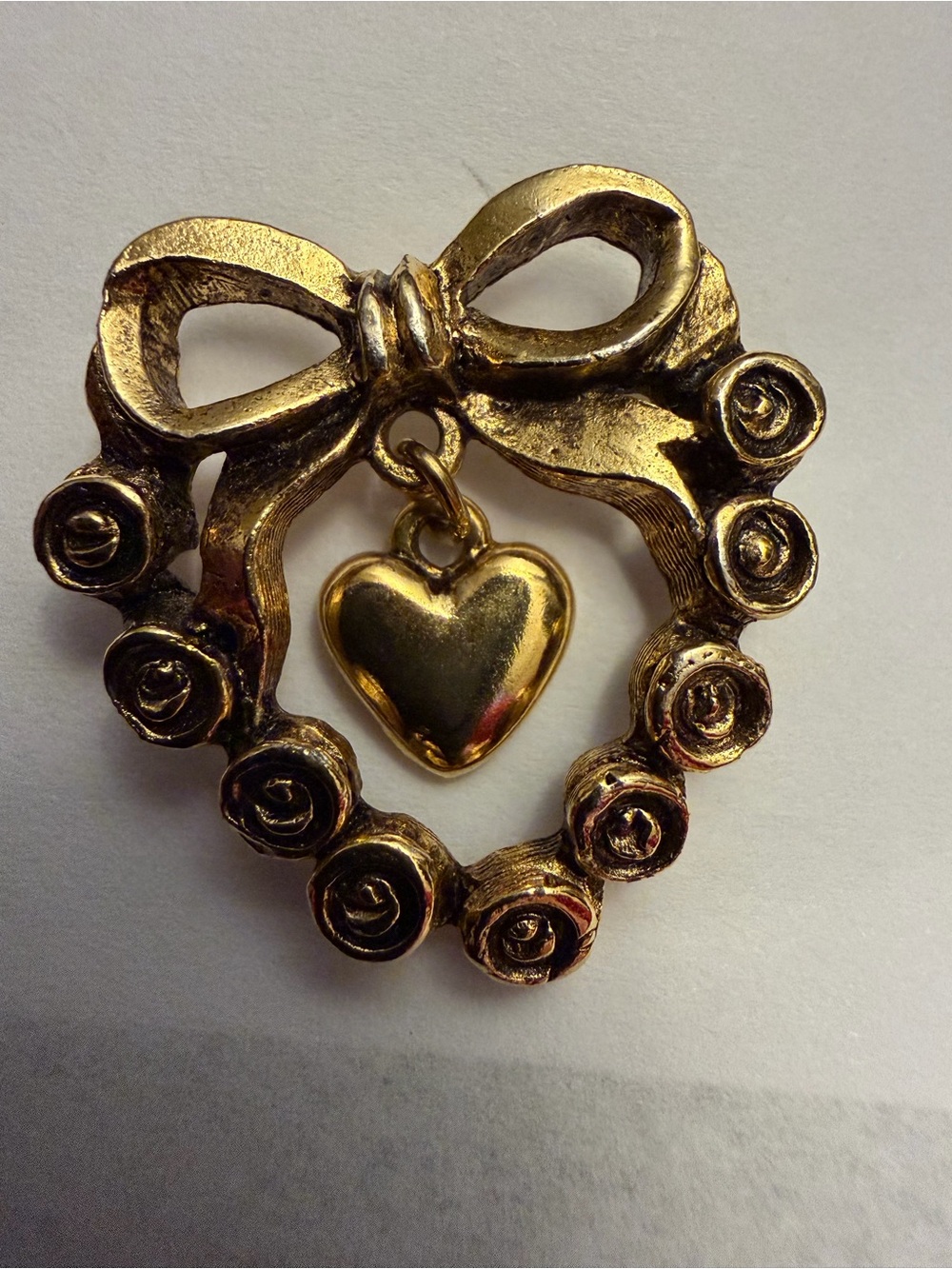 Vintage Ciner Gold Tone Heart Wreath Brooch Rose Bow Dangle Charm Pin